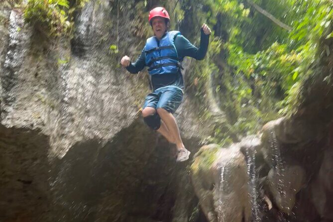 Adventure Half Day Explore Cueva Charco Azul and Cueva Arenales - Charco Azul: the mix of nature stops and petroglyphs