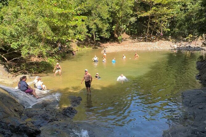 Don Chencho Waterfalls and Natural swimming pool - Getting there: an air-conditioned ride with real countryside views