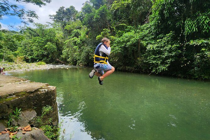 El Yunque National Rainforest and Luquillo Beach Tour - Luquillo Beach and the kiosk zone: build your own lunch plan