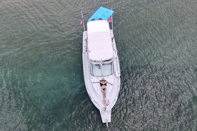 Full Charter All Inclusive for Icacos and Palomino - The boat experience: clean, comfortable, and ready for snorkeling