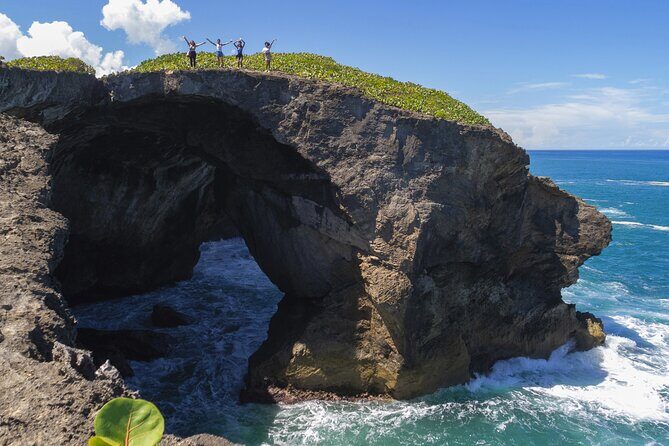 Hiking, Cliffs, Cave, and Taino Legends - Stop in Arecibo: a food break that keeps the day simple