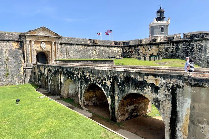 Old San Juan and El Morro Castle Walking Tour - Meeting at La Casita de Rones and getting your bearings