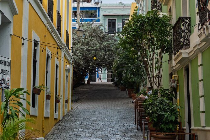 Old San Juan History and Culture Walking Tour - Plaza Colón: Panoramic Views and the First Big Story