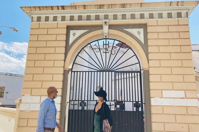 Old San Juan Immersive Walk: History and Culture - Plaza de Armas: The Main Square Where Power Shows Up