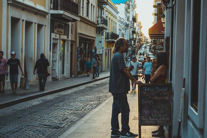 Private Old San Juan Walking Tour - Stop 5: Plaza de Recreo Las Piedras, Bay Views and a Siege Legend