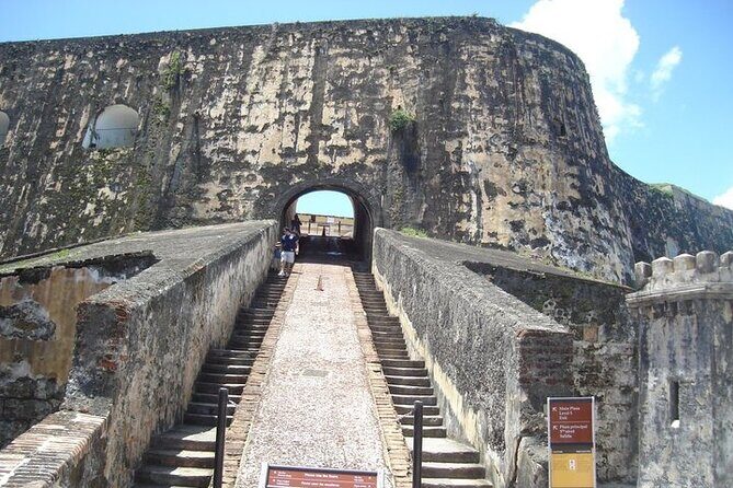Private Walking Tour of Old San Juan, including forts - Castillo de San Cristóbal: forts, tunnels, and the kind of detail you can picture
