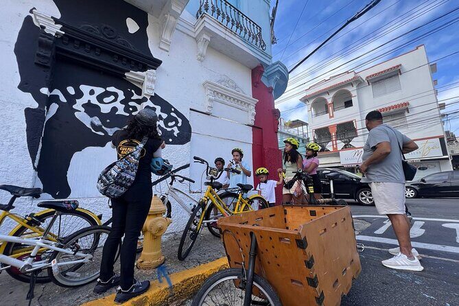 San Juan Urban Art Bike Tour 2 Hour and 4 Hour Options - Stop 2: La Placita de Santurce and the day-to-night street scene