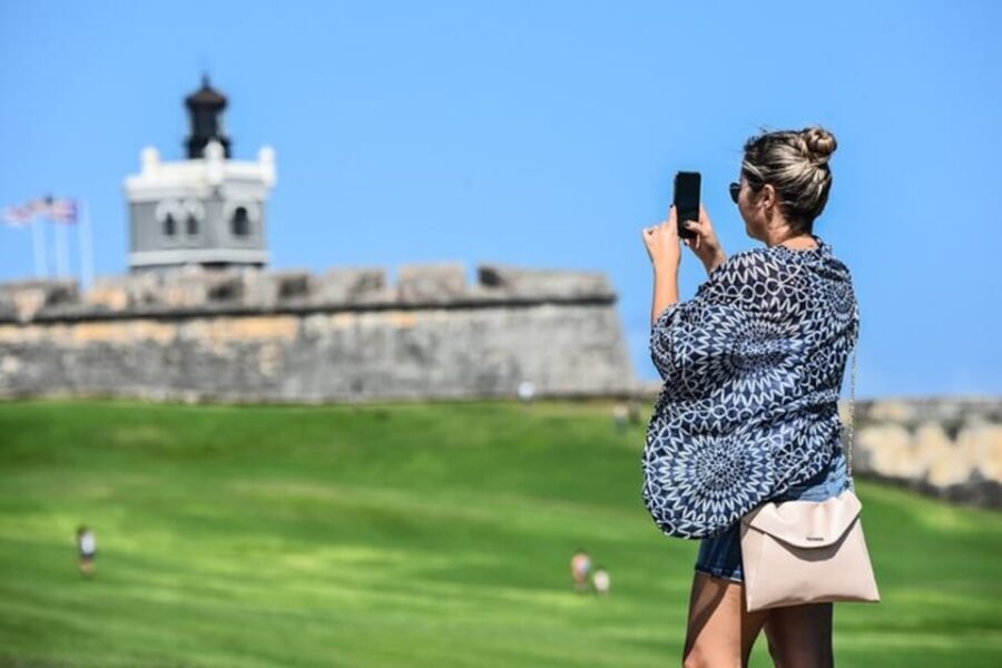 San Juan: Walking Tour with Expert Guide - San Jose Church and Plaza del Quinto Centenario