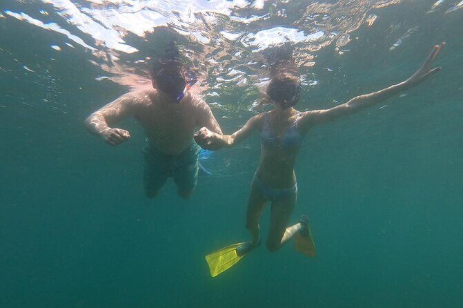 Sunset Snorkeling - UV lights and mask filters: what changes underwater