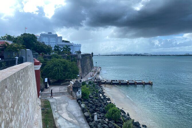 Walking Guided Tour of History and Myths of Old San Juan - La Fortaleza and the harbor story from the harbor