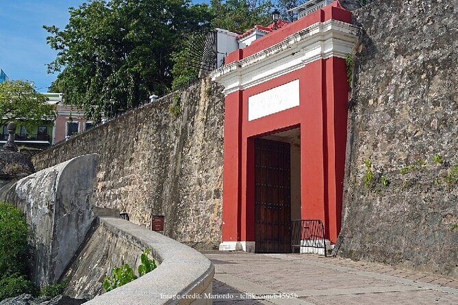 Welcome to San Juan's Old Town: Private Half-Day Walking Tour - The Fortaleza area and a Panama Hat shop finale